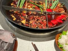 -渝嘴小老弟老火锅(华新村店)