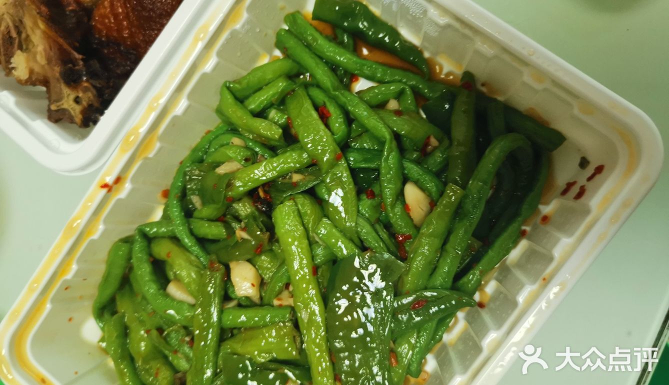 价格实惠,卫生环境也很好,每一口都是讲究的