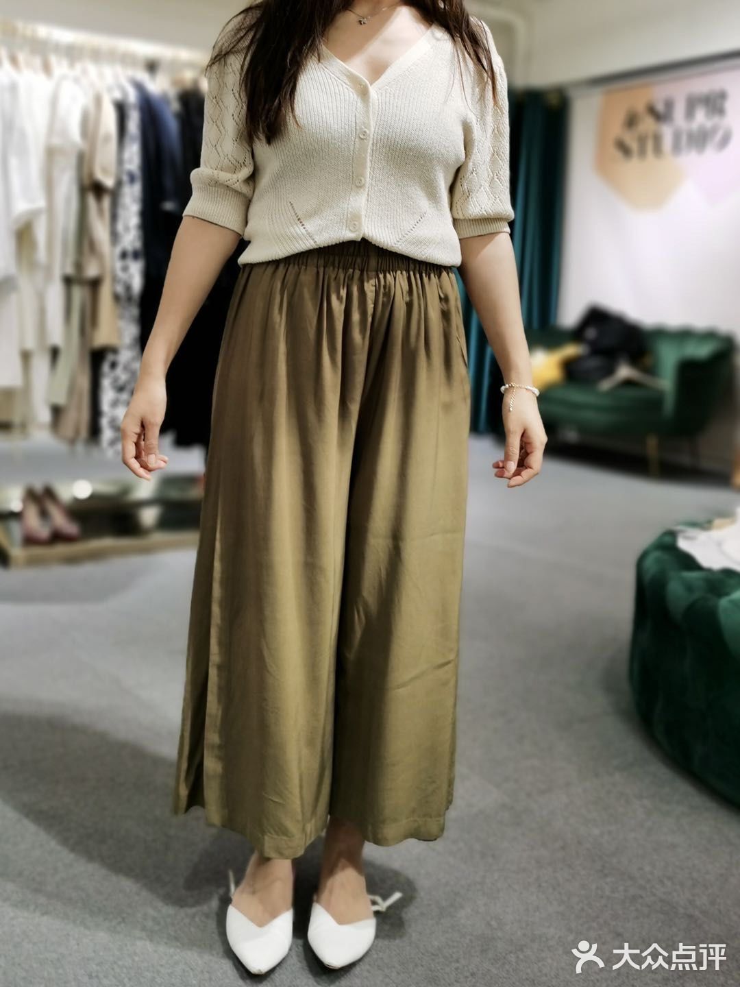店员特温柔，店铺衣服也是又漂亮又不贵，值得逛！