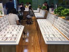 -MiRi眼镜连锁·蔡司·尼康控优点合作店(莘庄店)