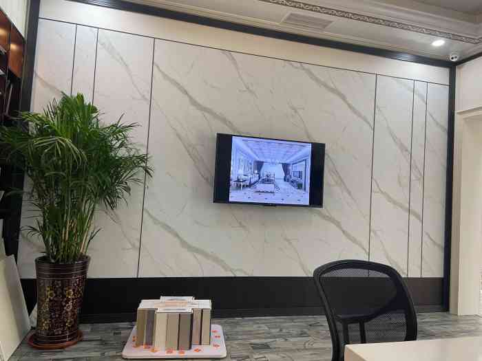 幸福家居世界-"商场里总共也没多少人,大连几个卖装饰材料.