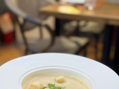 黑松露奶油蘑菇汤-Golden Lily河内巴黎法越料理餐厅(建国西路店)