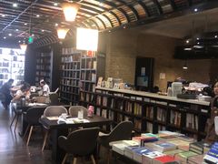 -钟书阁(松江泰晤士小镇店)