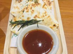-Chom Cafe and Restaurant