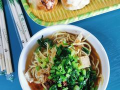 黄面凉皮-恺撒烤包子