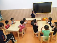 -小门牙好性格托育(北外滩中心)