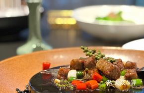 Fresh Flower Pepper Spicy Beef Cubes