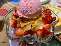 草莓脆心杯-甜心妈妈·榴莲星级糖水(北京路总店)