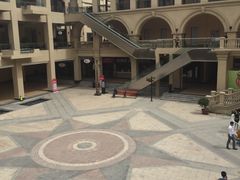 -王府井奥莱临潼小镇(临潼店)