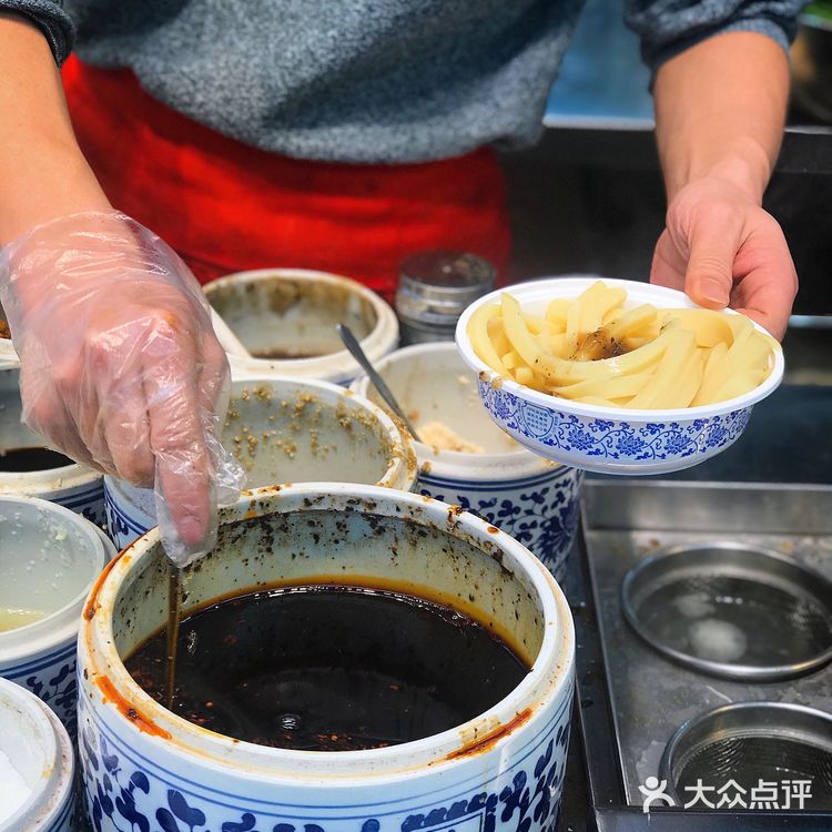 终于让我找到好吃的黄凉粉😋好久没吃过了
