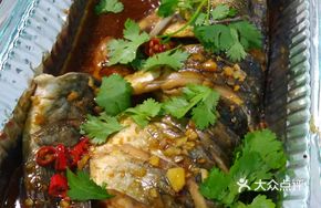 Charcoal-Grilled Crucian Carp in Foil