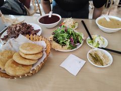 -闫家驴肉老店(华电一校店)