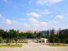 北门及其广场-广东科技学院(南城校区)