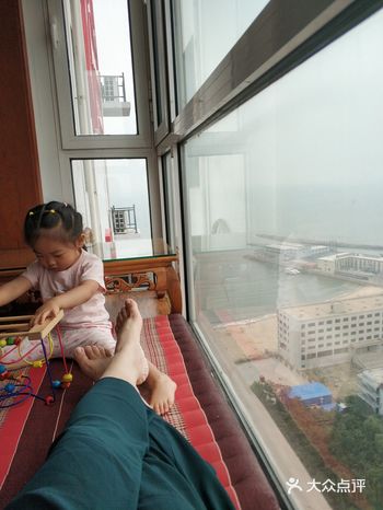 想着东戴河人少水干净就在网上找了下附近的民宿