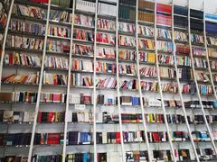 -钟书阁(松江泰晤士小镇店)