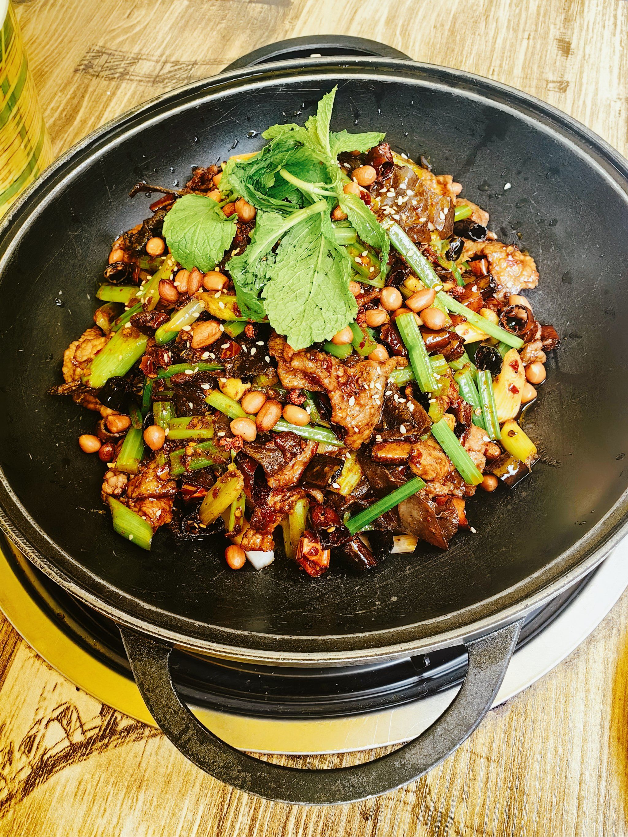 您的干锅牛肉,已上桌!