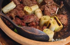 Black Pepper Beijing Green Onion Stir-fried Beef Cubes