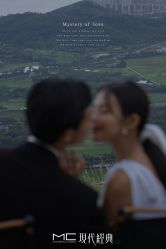 -现代经典婚纱摄影