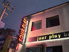 -FOUR PLAY BAR