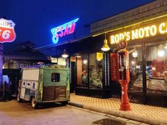 -席娜卡琳火车铁道夜市