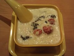 草莓白雪黑糯米甜甜-满记甜品(日月光二店)