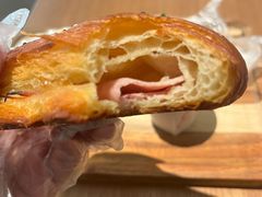 芝士火腿可颂-VERIE BAKEHOUSE