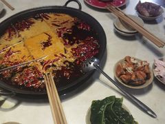 -渝嘴小老弟老火锅(华新村店)