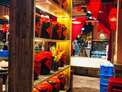 -老滇山寨•云南特色菜•地方菜•民族风情歌舞表演(金碧店)