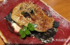 Lightly Pan-Seared Foie Gras with Caviar