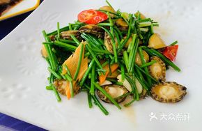 Stir-fried Small Abalone with Leek Flowers
