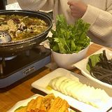 两个女生要了四份素菜一份 一份土豆粉 一份葱油饼