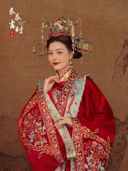 -现代经典婚纱摄影