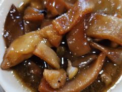 猪皮炖小银鱼儿-金卯白肉罩火烧
