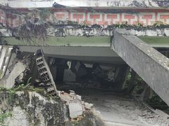 -四川汶川特大地震漩口中学遗址