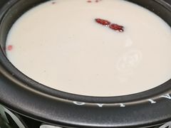 -洪氏嗨捞·广东猪肚鸡·椰子鸡火锅(西咸万象城店)
