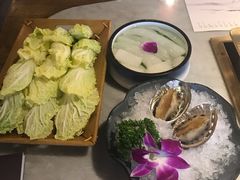 -尚尚仙·酸汤猪手·猪肚鸡火锅(华联万柳购物中心店)