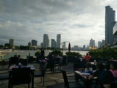 -曼谷湄南河畔华美达广场酒店