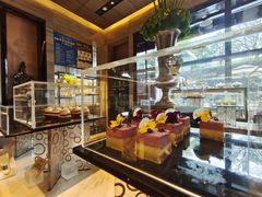 面包甜点陈列柜-深圳四季酒店·馥自助餐厅