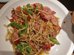 -有红鸡毛店·川菜(建设路店)