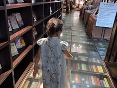 -钟书阁(松江泰晤士小镇店)