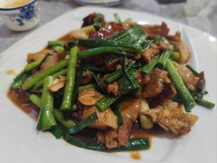 烧猪炒生蒜-霞海鸭仔饭店(海滨大道北店)