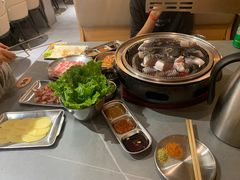 -围炉肉舍•炭烤活鳗•丹东海鲜烤肉(步行街店)