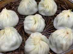荠菜鲜肉小笼包-曼曼汤包(建国西路店)