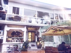 -有猫主题·治愈系猫咖(曾厝垵店)