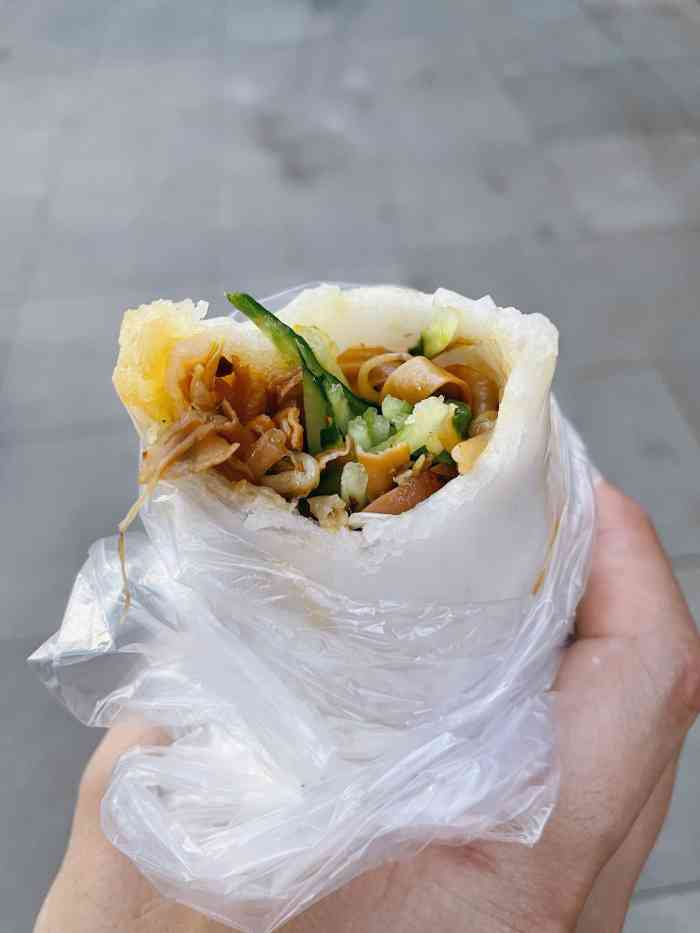 老王芙蓉蛋卷饼(万达店)-"打卡仅此一家的芙蓉卷饼[耶][耶]火了.