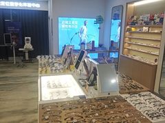 -三目眼镜·蔡司视觉合作店(青浦宝龙店)