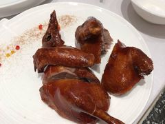 玻璃皮润烧乳鸽皇-北京厨房(SKP店)
