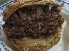 烧饼夹烧牛羊肉-老爆肚满五香烧牛羊肉