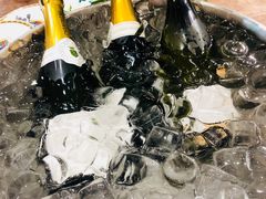 香槟-九十九顶毡房(阜石路店)