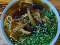 酸菜肉丝米线-越洋肖氏老米线(杨家坪店)